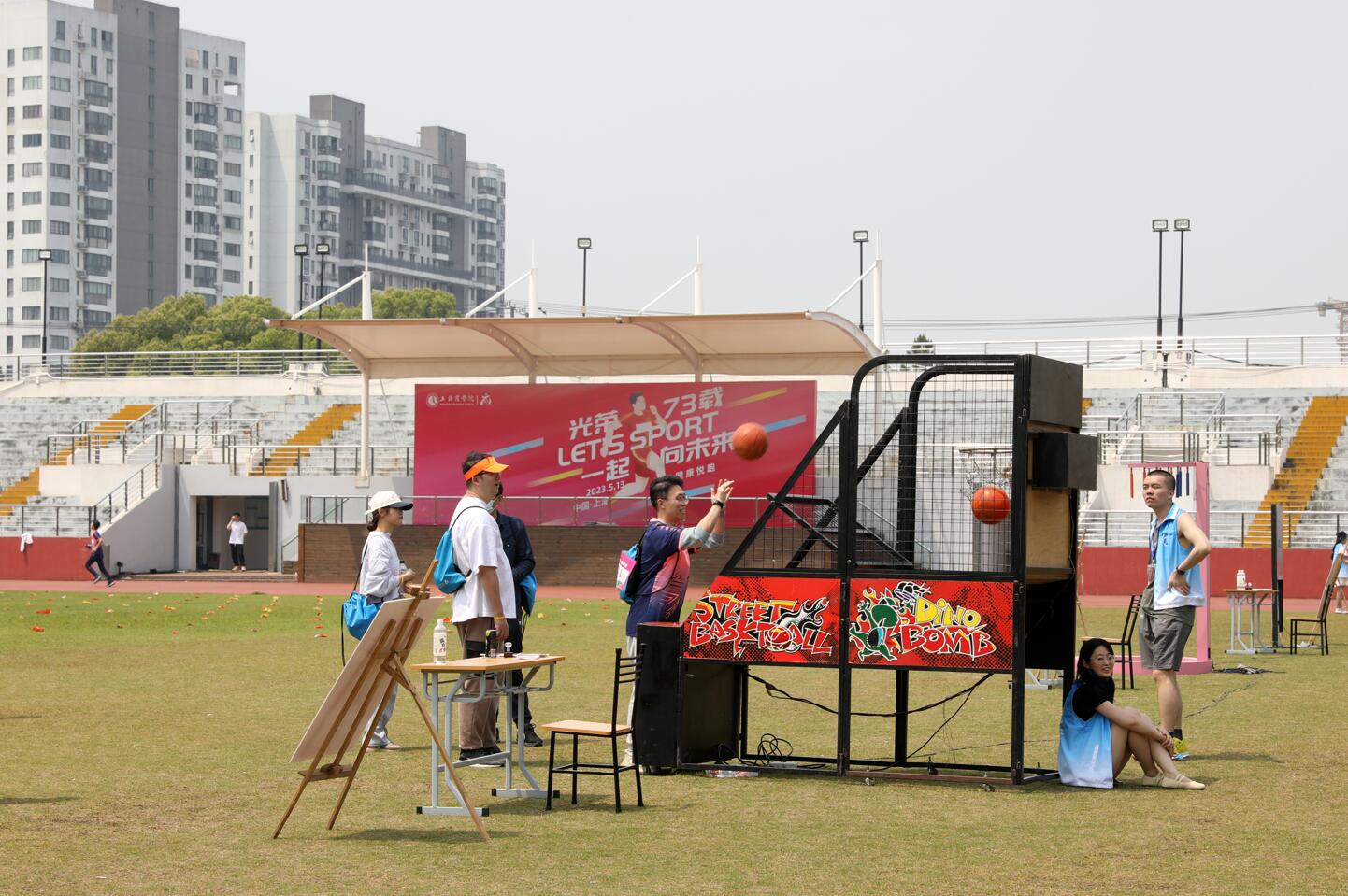 校友参加趣味小游戏